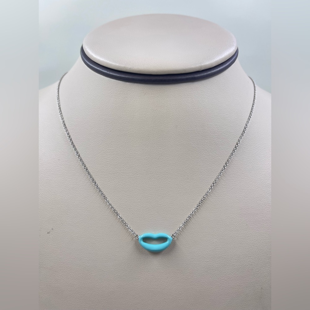 New, with no tag RCI necklace in of 14k white gold.